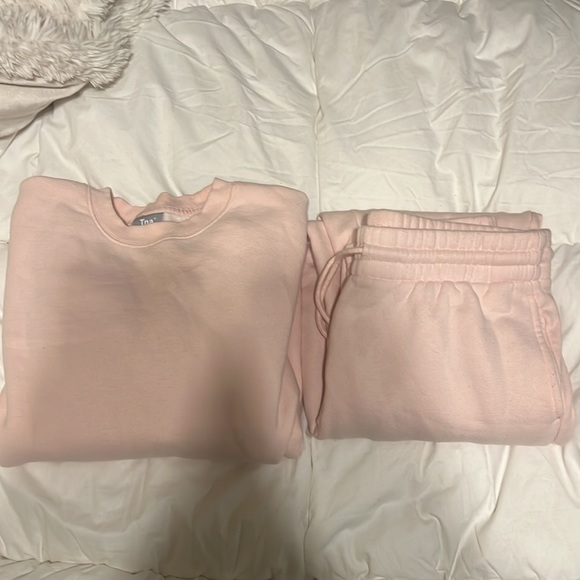 Baby pink Aritzia Cozy set - Picture 3 of 5